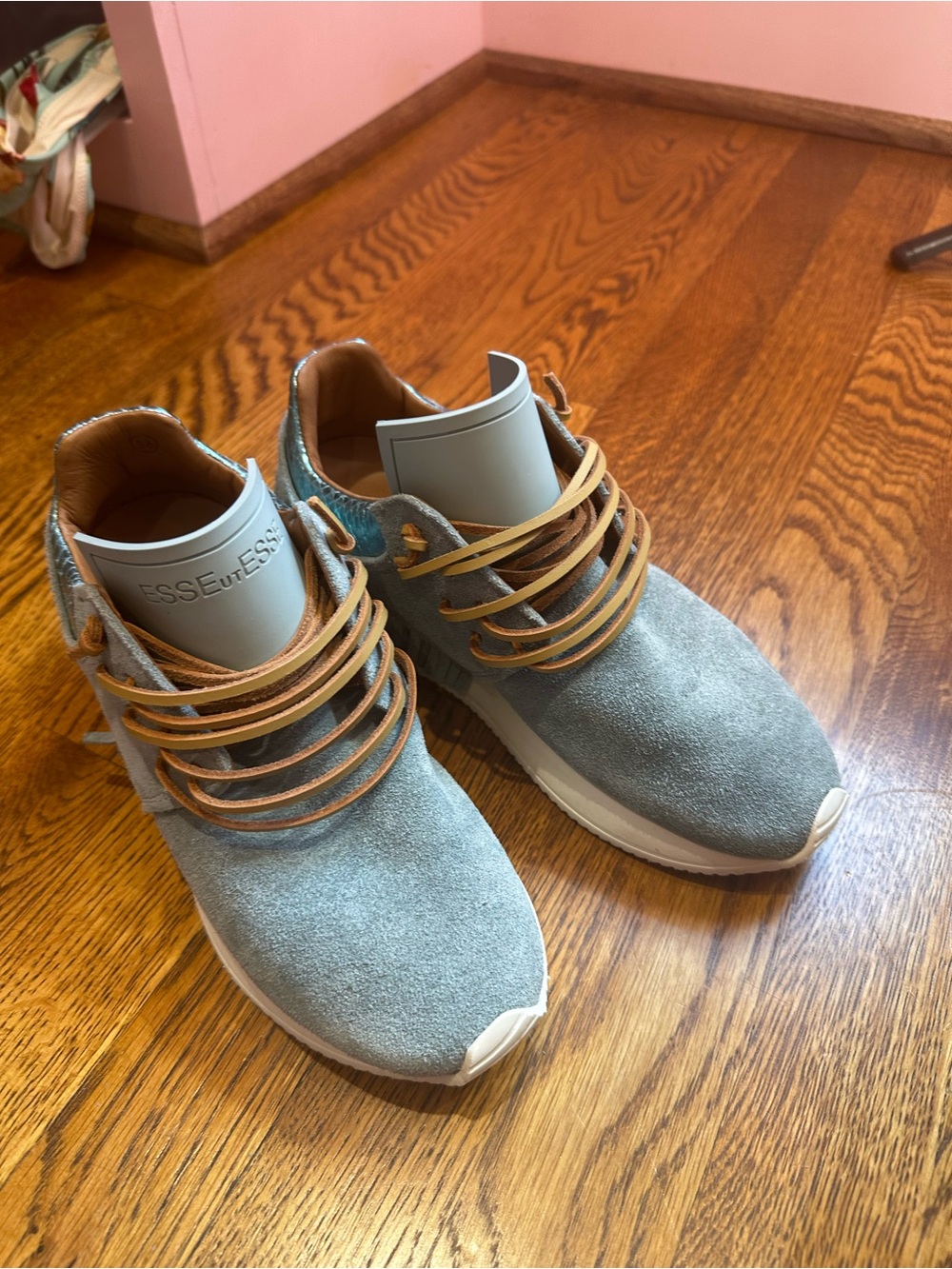 Light blue esseutesse sneaker